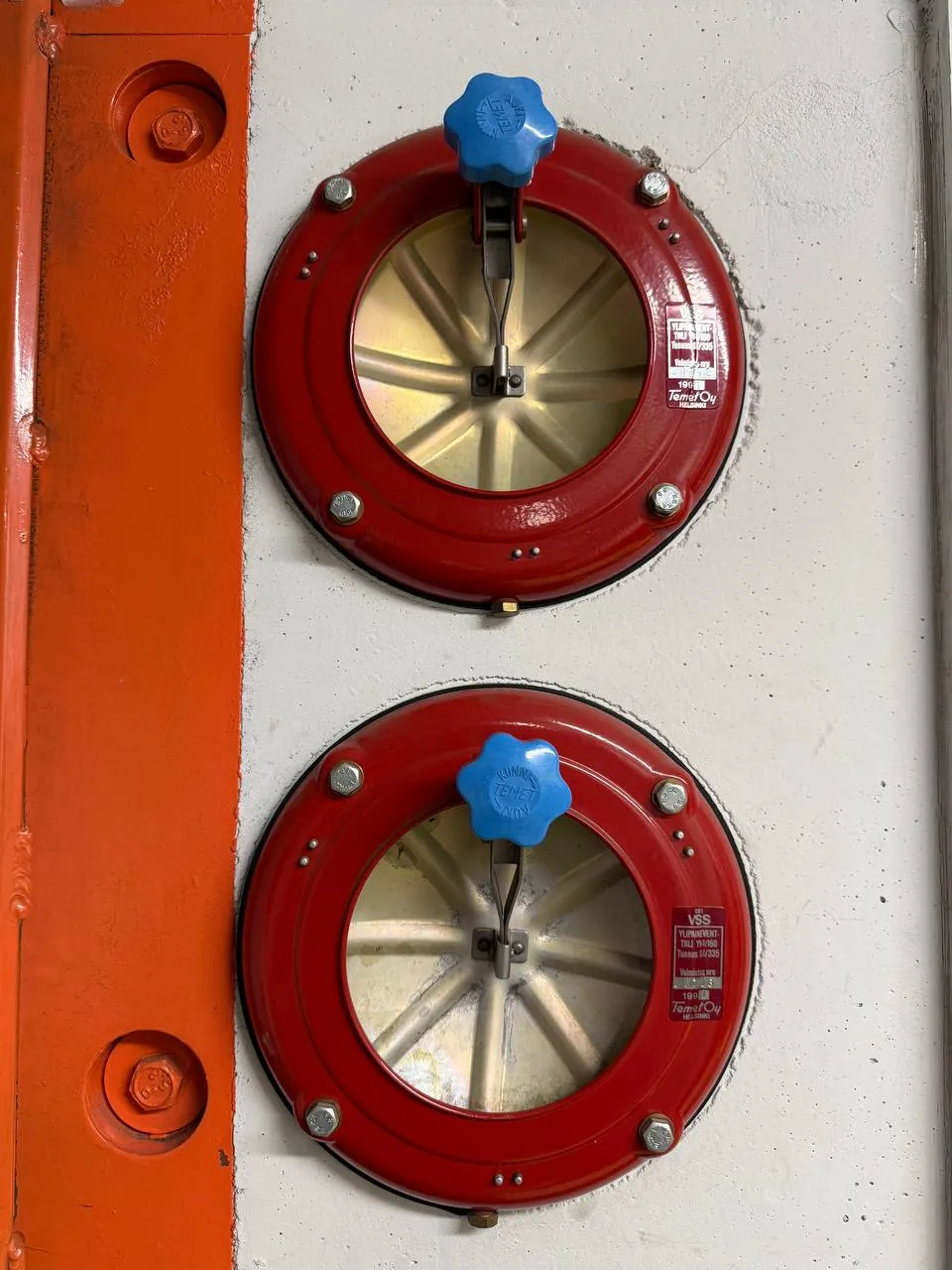 Bunker ventilation valves