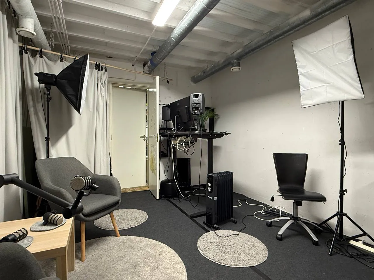 Podcast studio workstation